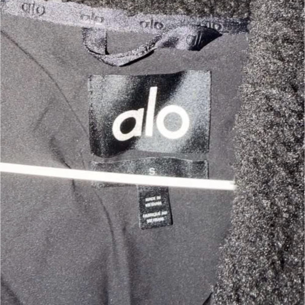ALO Yoga Women's Black Sherpa edge bomber Jacket - Picture 4 of 5